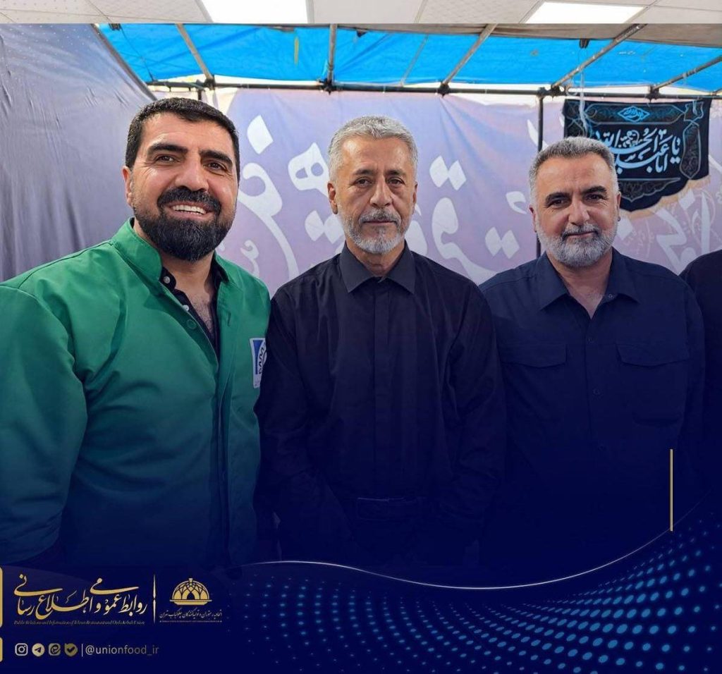 🔰 حضور حاج حسن فهمیده در تجمع شبانه مردم با حضور امیر دریادار سیاری